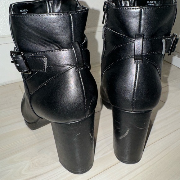 Kelly & Katie Gavan Black Leather Booties (10) - Picture 8 of 8